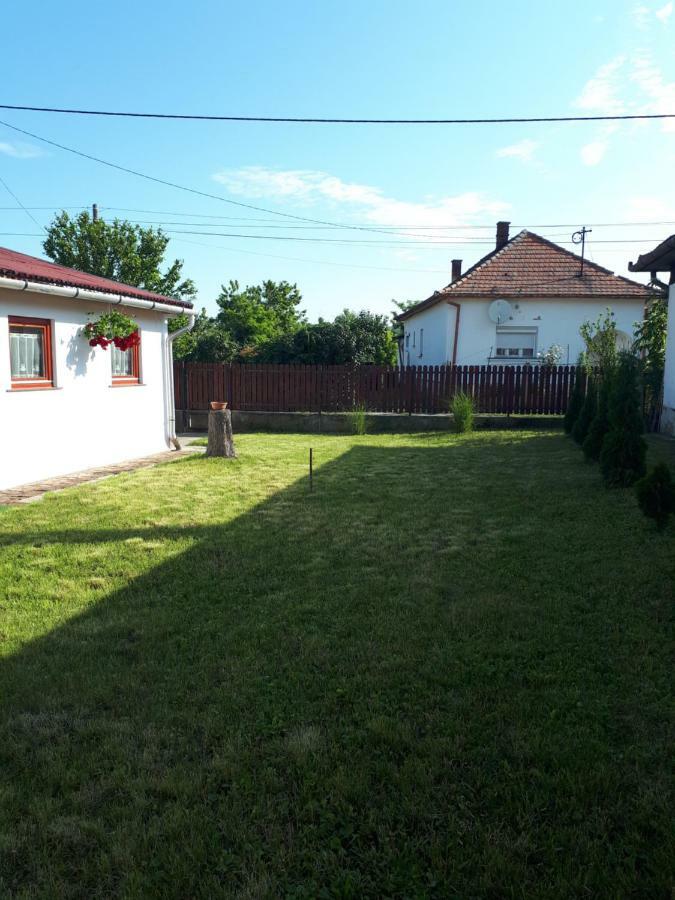 Csonakos Vendeghaz Konuk evi Tiszafüred Dış mekan fotoğraf